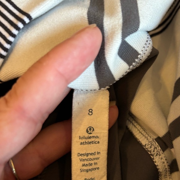 Lululemon, 1/2 leggins (to the knees), Size 8. - Picture 3 of 3
